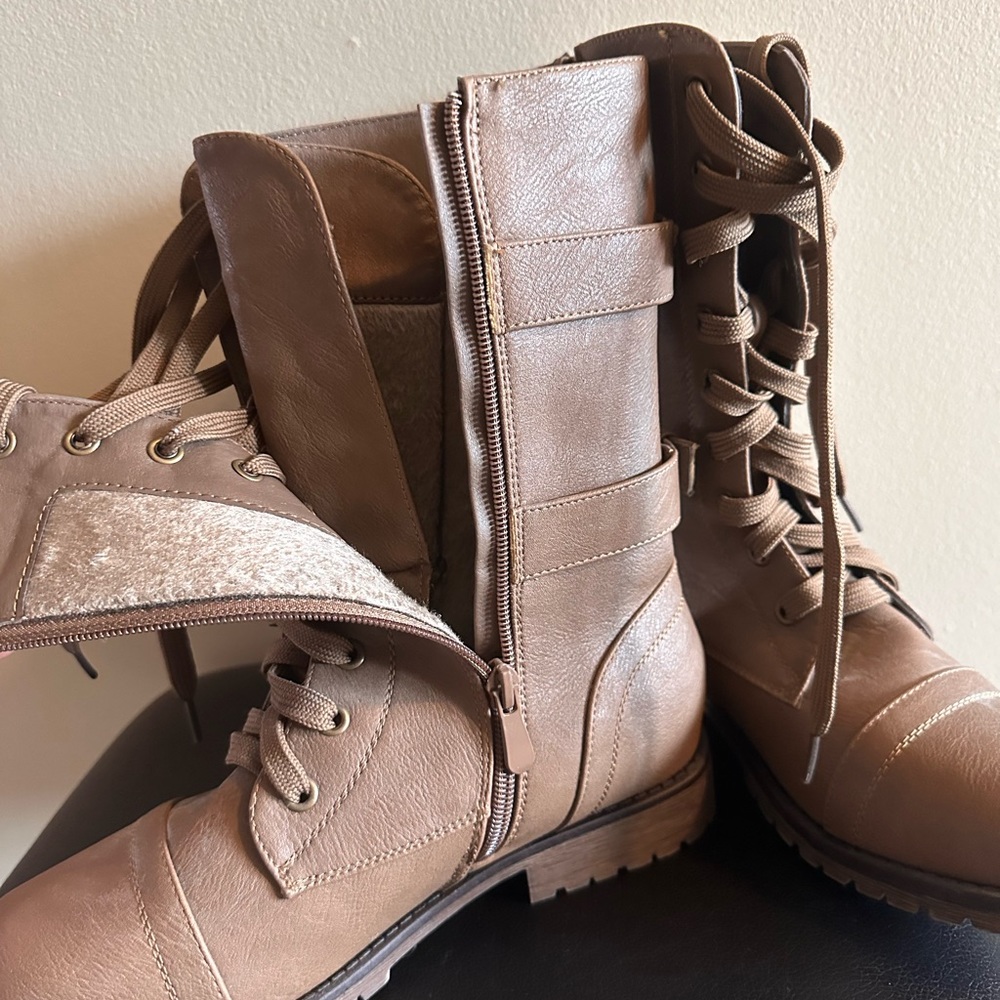 Boots - Picture 2 of 4